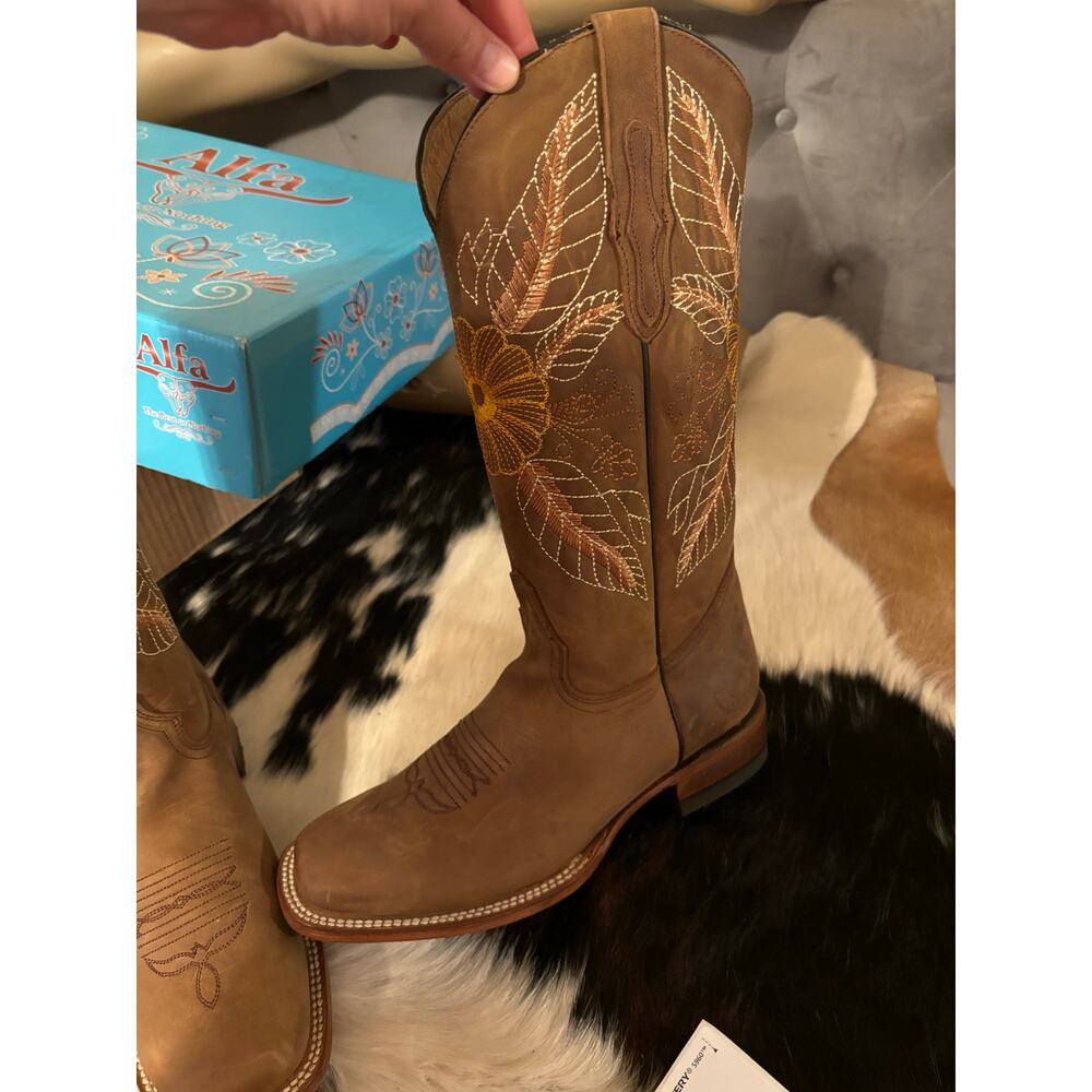 Woman’s size 9 cowboy cowgirl stagecoach tall western boots authentic